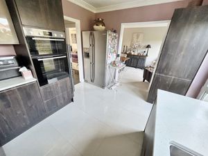 Kitchen- click for photo gallery